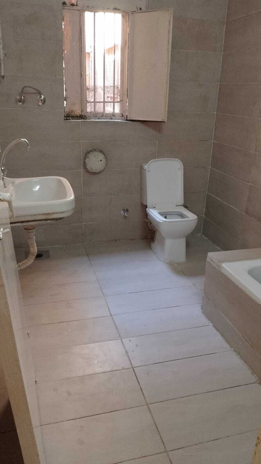 متاح غرفة فيها سريرين السرير ب 2700 شامل الخدمات بعد جامعة عين شمس بمحطة امام وزارة الدفاع 4