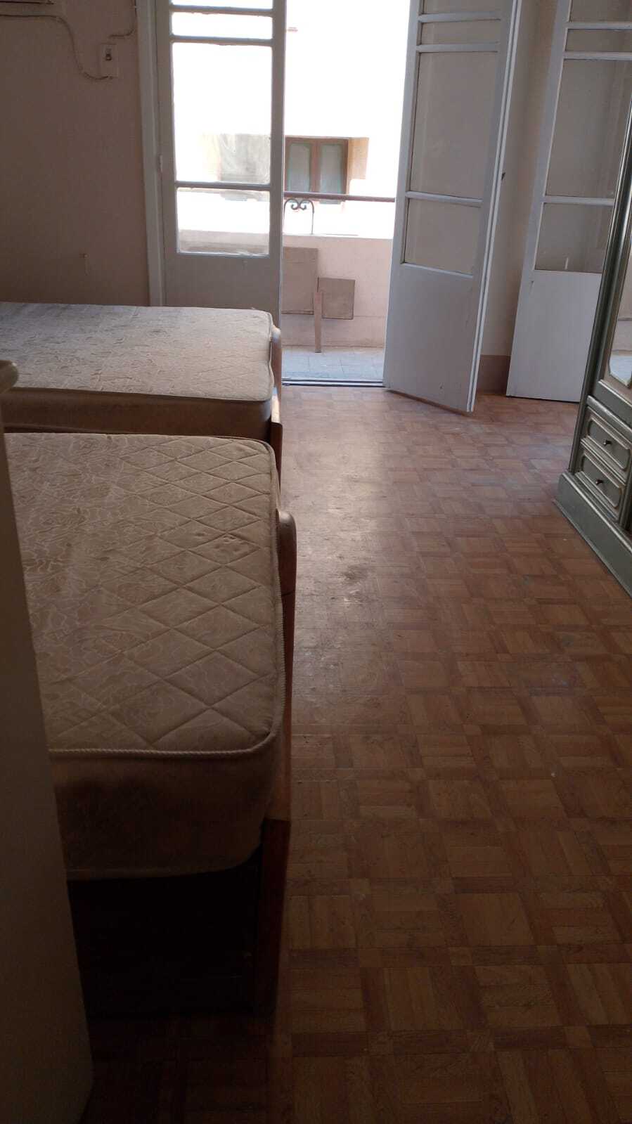 متاح غرفة فيها سريرين السرير ب 2700 شامل الخدمات بعد جامعة عين شمس بمحطة امام وزارة الدفاع 5